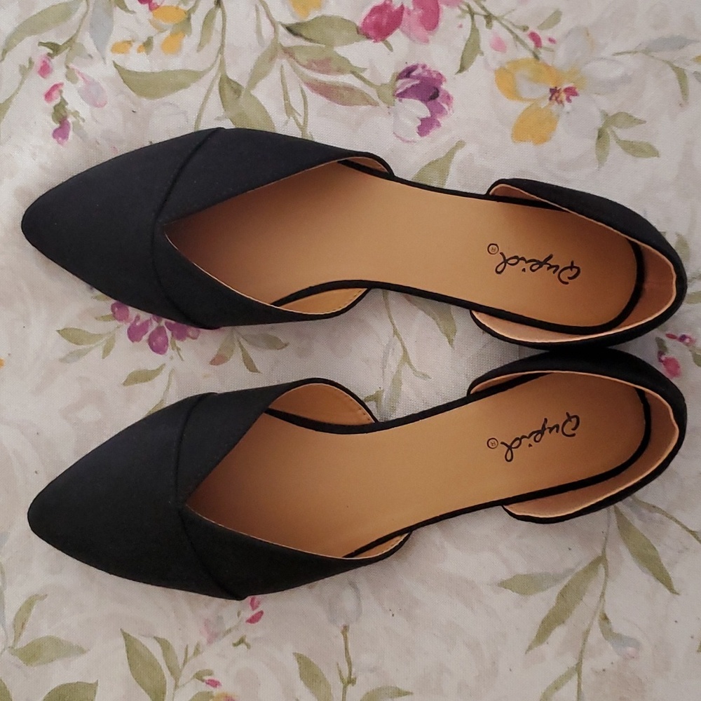 NWOT Qupid Pointed Toe Flats